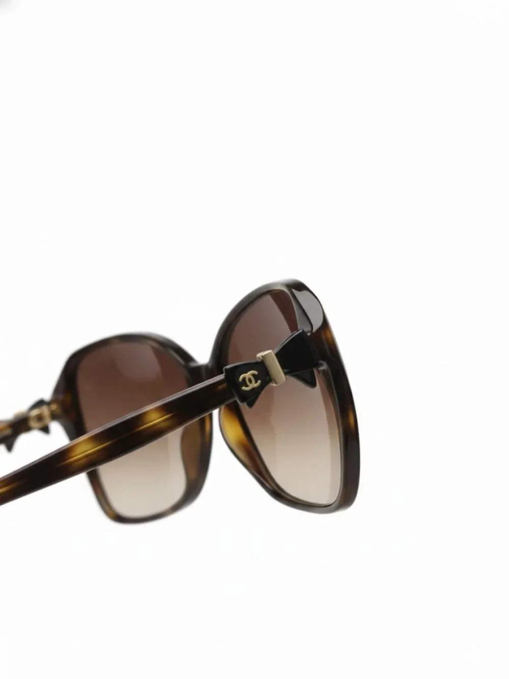 Chanel Tortoise shell Women’s Sunglasses Gold CC Logo w Chanel Case & Dust cloth